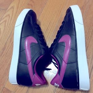 NEW Nike Sneakers. Never worn before. 7.5 women’s size